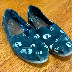 Skull toms